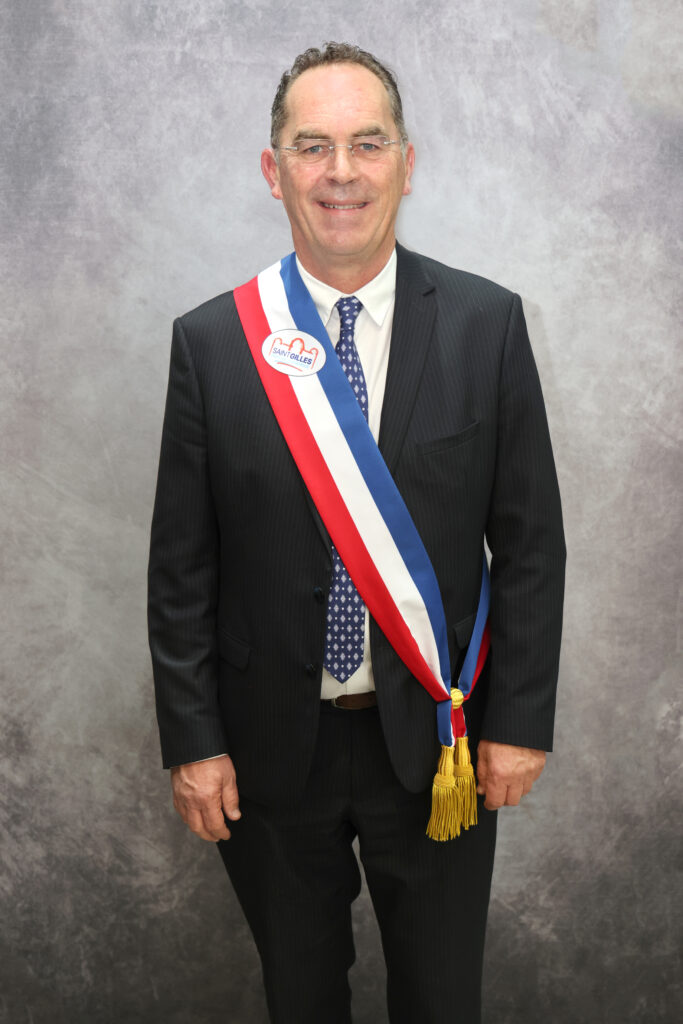 Photo d'Eddy VALADIER, maire de Saint-Gilles le jour du conseil municipal d'installation en mars 2026